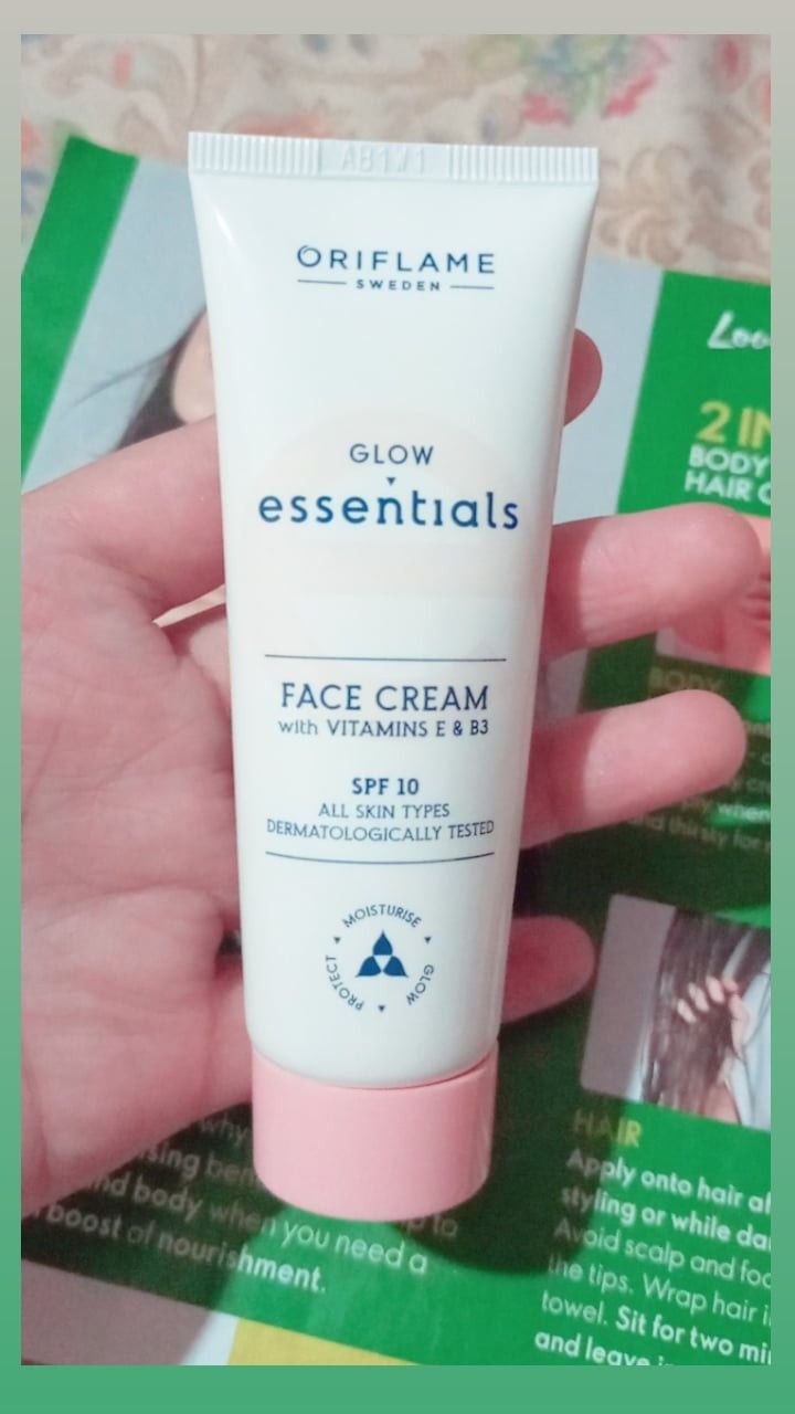 Glow Essentials Mask & Scrub with Vitamins E & B3
